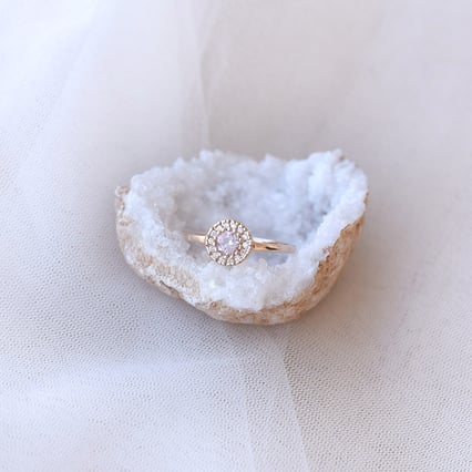 Zlatý zásnubný prsteň s morganitom a diamantmi Vale