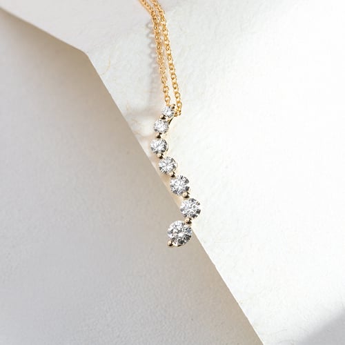 Elegantný prívesok so žiarivými diamanty Irving