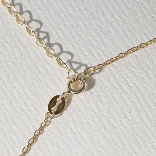 Personalizovaný strieborný prívesok s kvetinou a gravírom Fleur