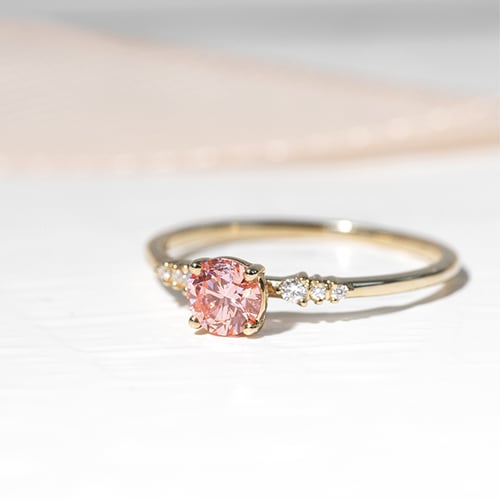 Zásnubný prsteň s certifikovaným fancy pink lab-grown diamantom Elise
