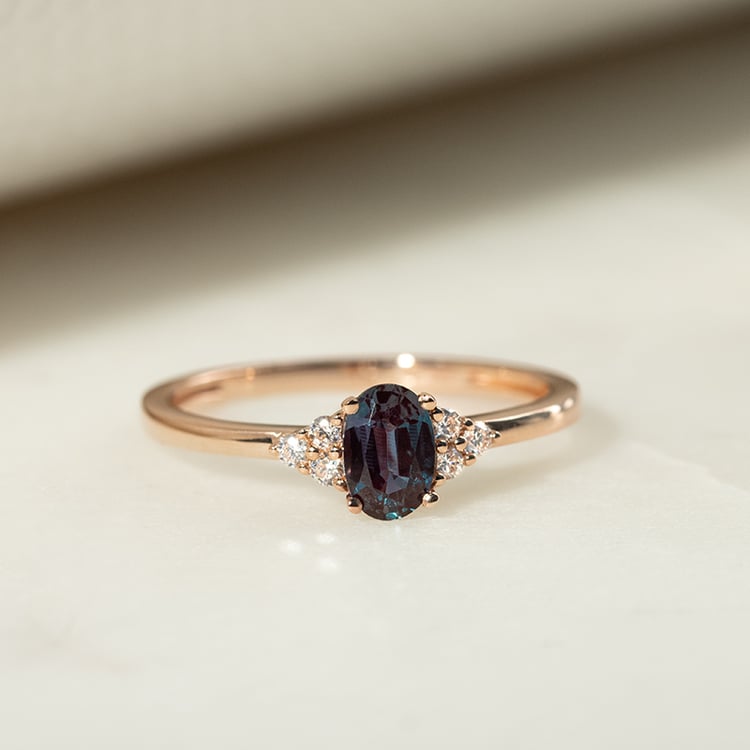 Zásnubný prsteň s alexandritom a diamantmi Kylie 134016