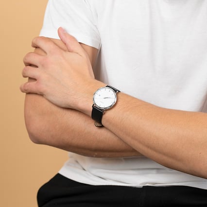 Hodinky s automatickým švajčiarskym strojčekom a dátumom Soldier