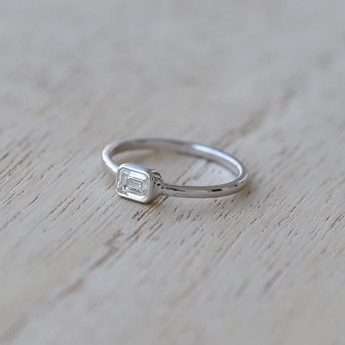 Zásnubný prsteň s emerald diamantom Simra