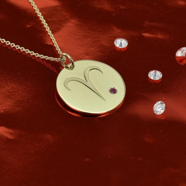 Strieborný prívesok so znamením a rubínom Baran 103388