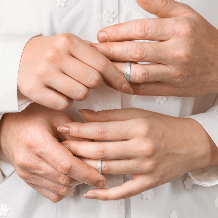 Svadobné obrúčky s atypickým povrchom Lays 155657