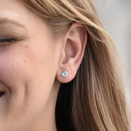 Zlaté náušnice s okrúhlymi akvamarínmi Frey