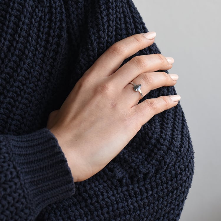 Prsteň zo zlata s pear salt and pepper diamantom 74672