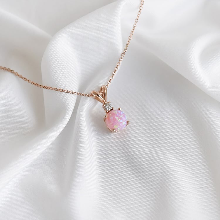 Prívesok s růžovým opálom a diamantom 93692