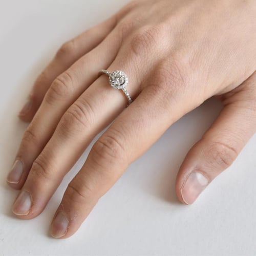 Zásnubný prsteň v halo štýle s lab-grown diamantmi Lilia