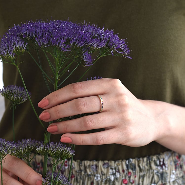 Zlatý prsteň s drahokamami vo farbe dúhy 82438