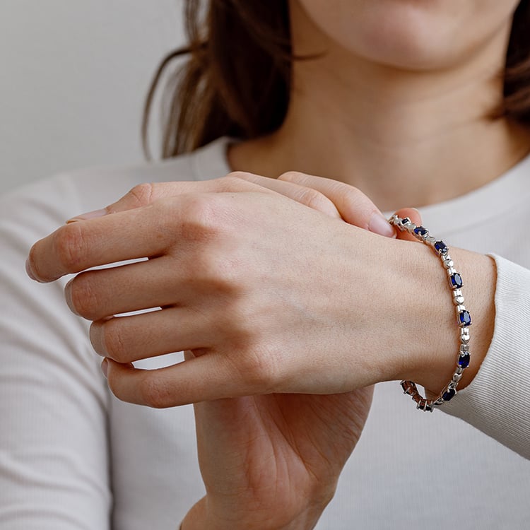 Strieborný náramok s oválnymi zafírmi Vicke 133769