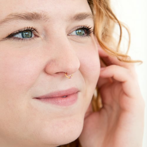 Zlatý septum piercing s ametystom Safi