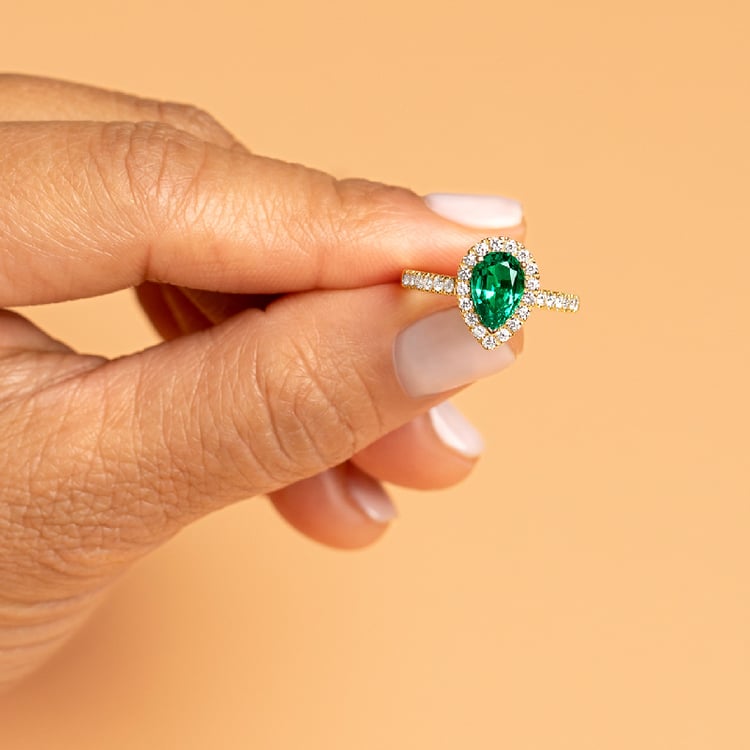 Zlatý halo prsteň s pear lab-grown smaragdom a diamantmi Randy 136553