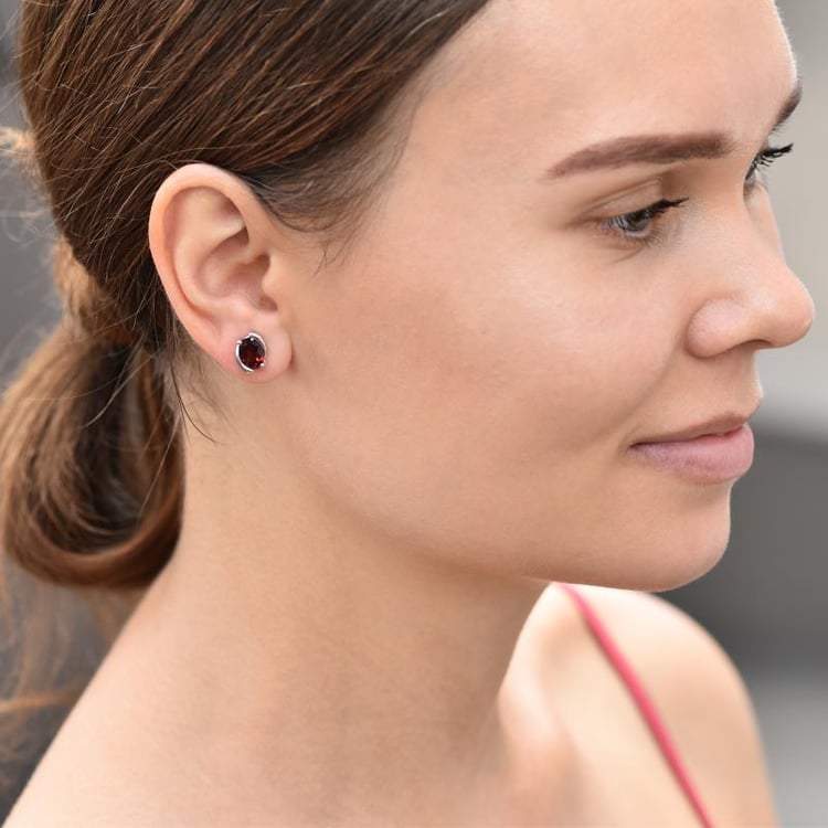 Granátové náušnice zo striebra 30523