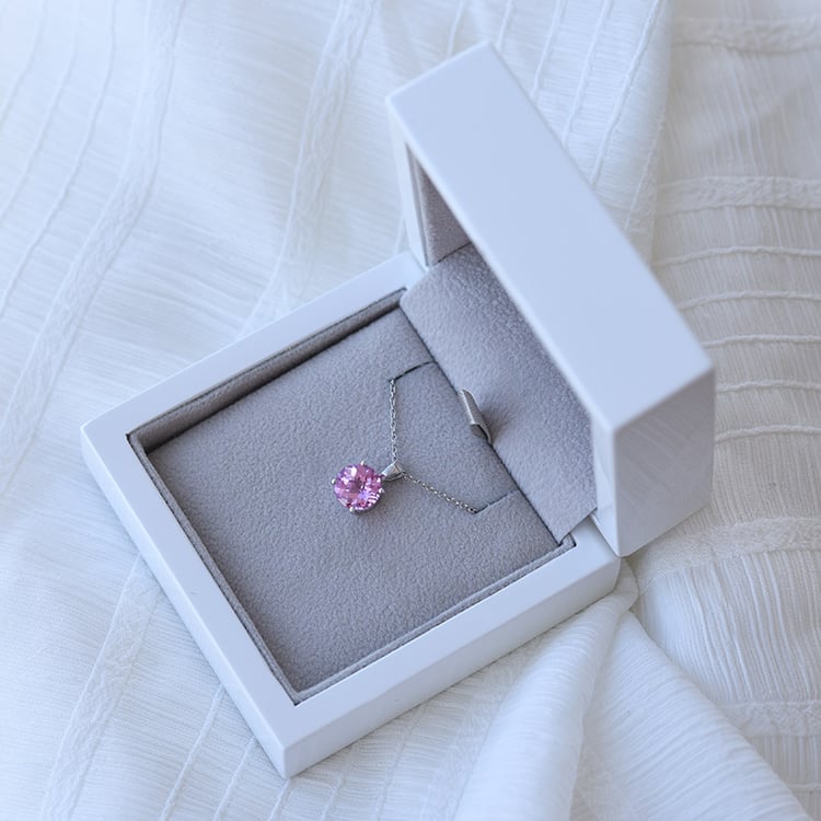 Náhrdelník s ružovým zafírom 65297
