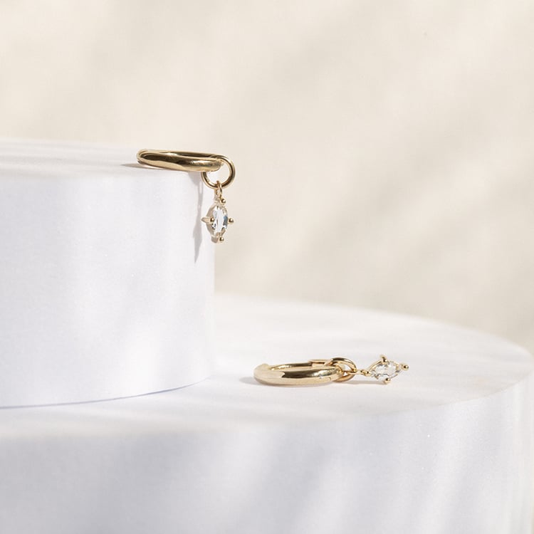 Strieborné kruhové náušnice 2v1 s bielymi topazmi Savitri 142680