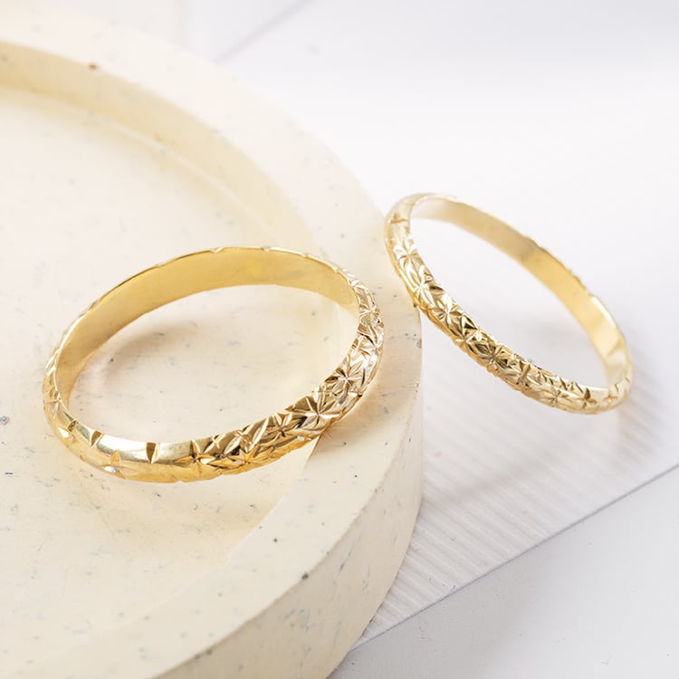 Svadobné obrúčky s ručnou rytinou hviezd Kirby 121576