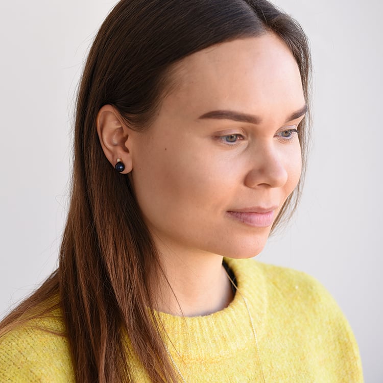 Zlaté náušnice s čiernymi perlami 58522