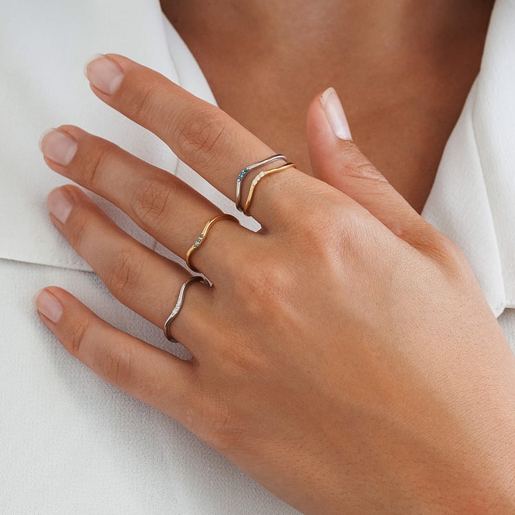 Strieborný vykrojený prsteň s tromi diamantmi Cason 157752