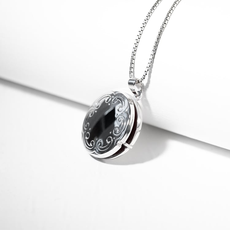 Strieborný otvárací medailón 128638