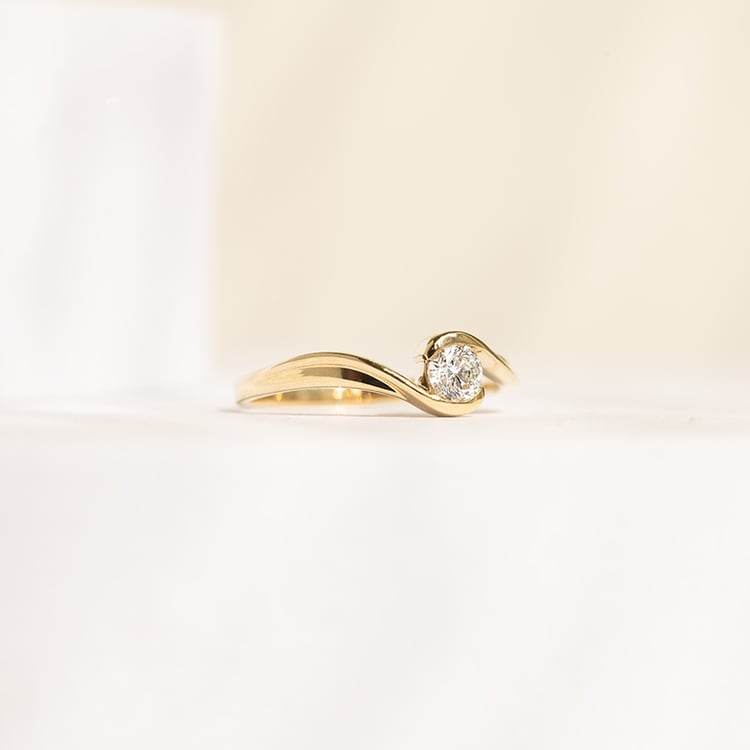 Zásnubný prsteň s diamantom Yadu 142954