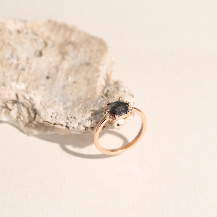 Prsteň s hexagon salt and pepper diamantom Rhys 101201