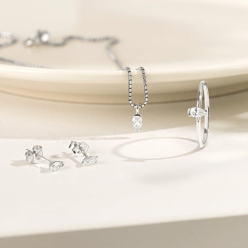 Minimalistický prsteň zo zlata s pear diamantom Valentin