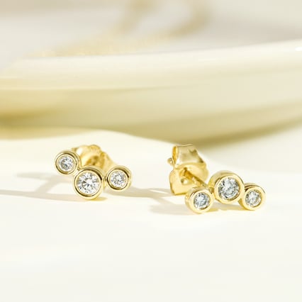 Moderné zlaté náušnice s guľatými diamantmi Ebba