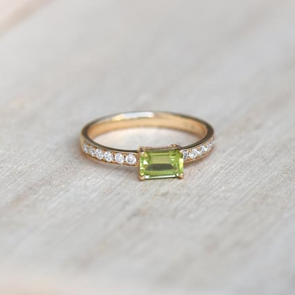 Zásnubný prsteň s olivínom a moissanitmi Ovlea