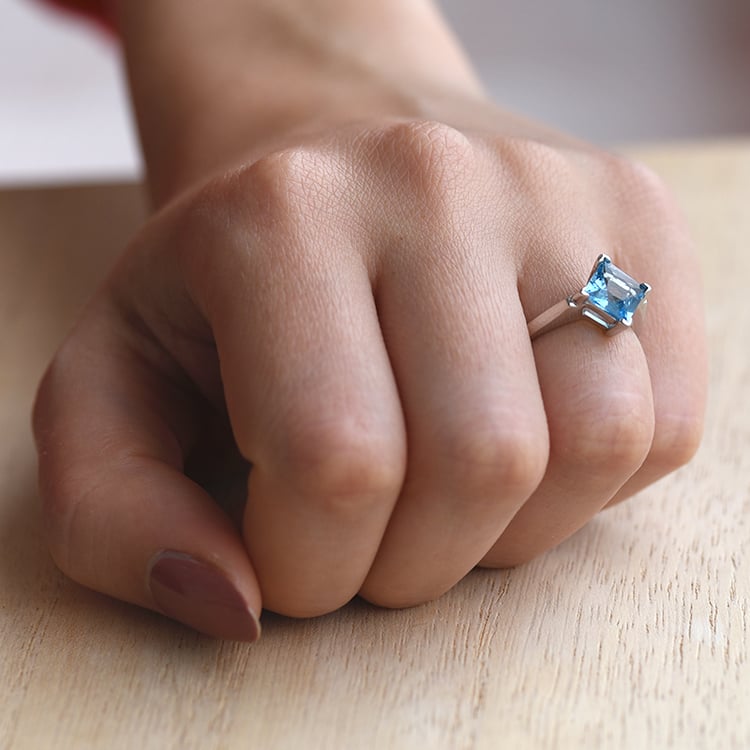 Strieborný prsteň s princess švajčiarskym topazom 63587