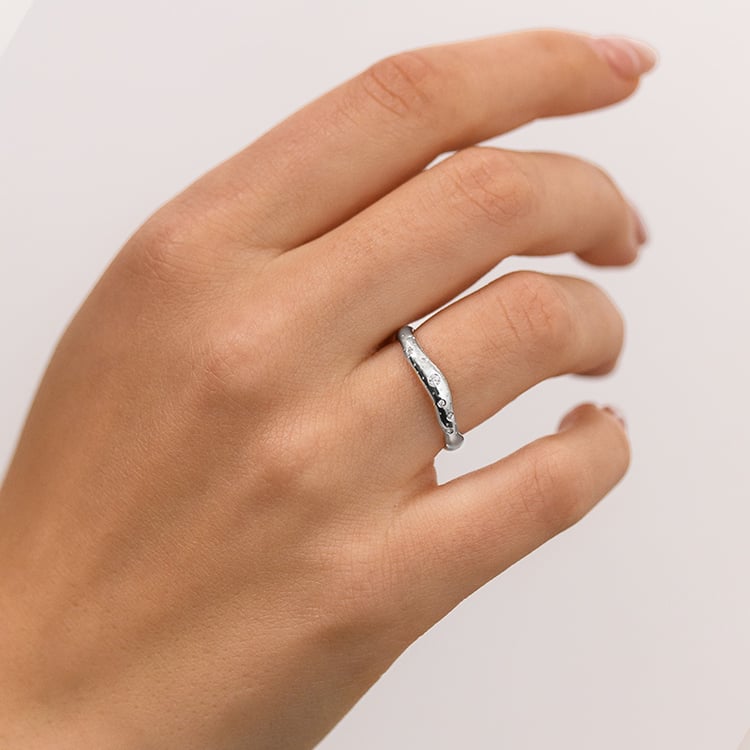 Nepravidelné zlaté svadobné obrúčky s diamantmi Parnell 153253