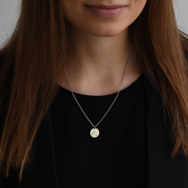 Prívesok s gravírom a modrým diamantom 52479