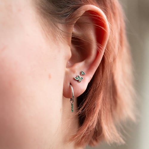 Zlatá piercing náušnica so smaragdmi Rossi