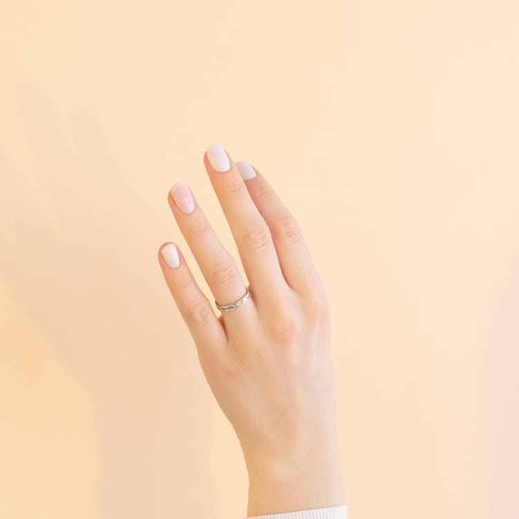 Zlaté svadobné obrúčky s gravírom a diamantmi Milne 100965