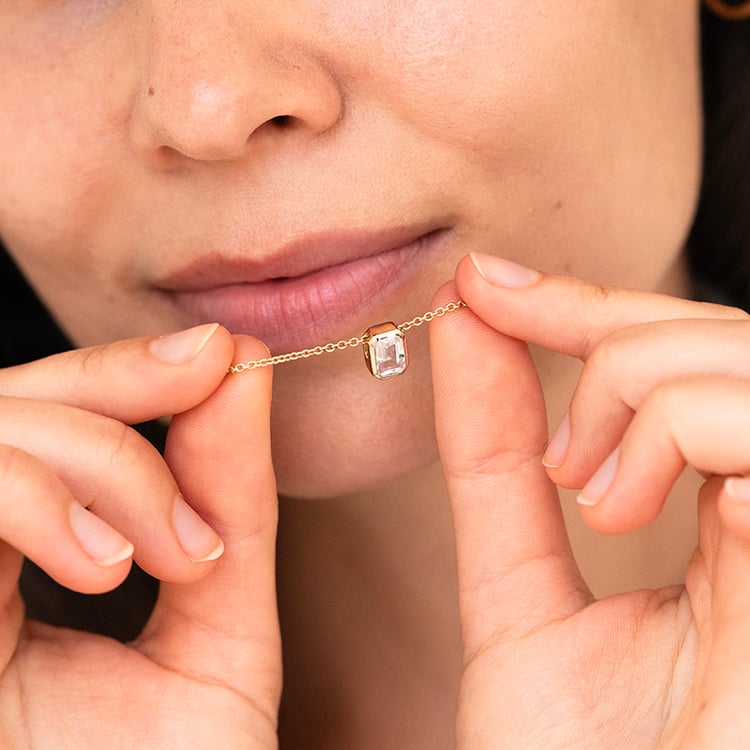 Strieborný pozlátený prívesok bielym topazom Brecken 143213