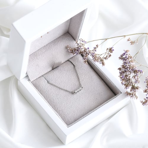 Minimalistický náramok s tromi diamantmi Deepa