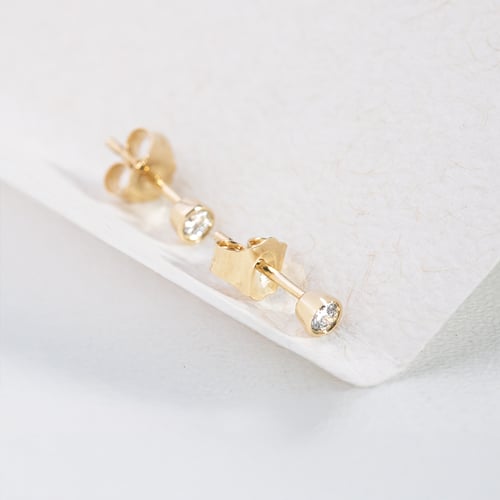Strieborné minimalistické bezel náušnice s diamantmi Viosa