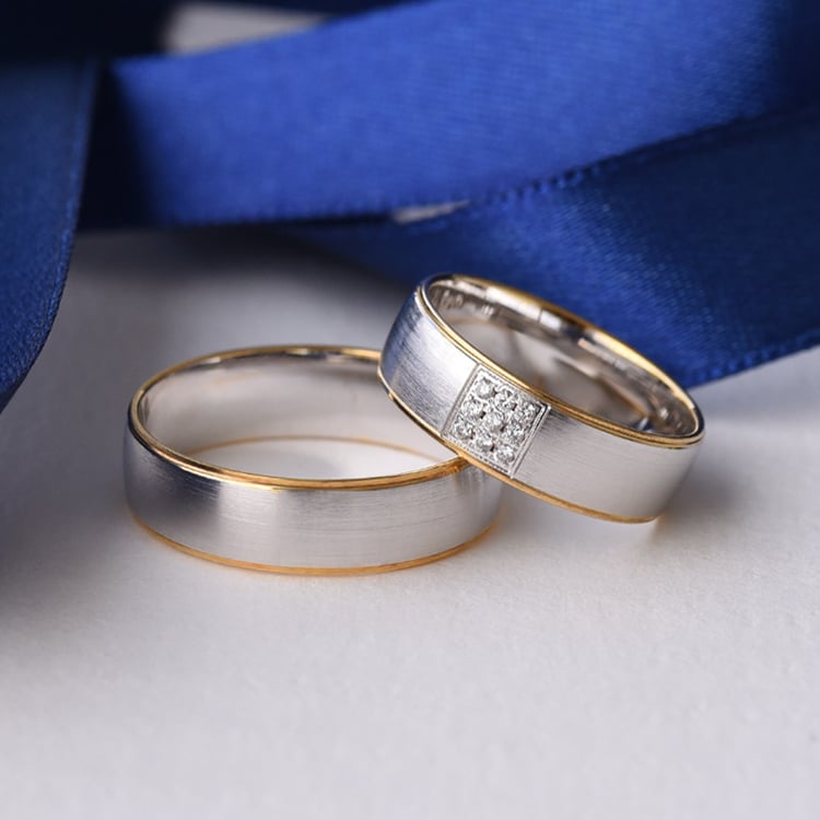 Zlaté snubné prstene s diamantmi 75976