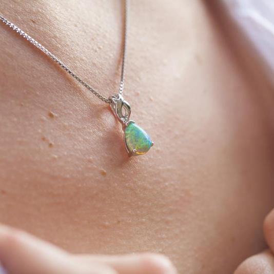 prívesok so zeleným opálom 14700