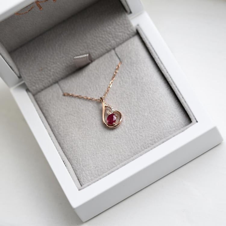 Prívesok s rubínom 17105