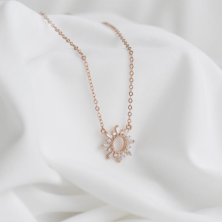 Náhrdelník so slnkom a diamantmi 90983