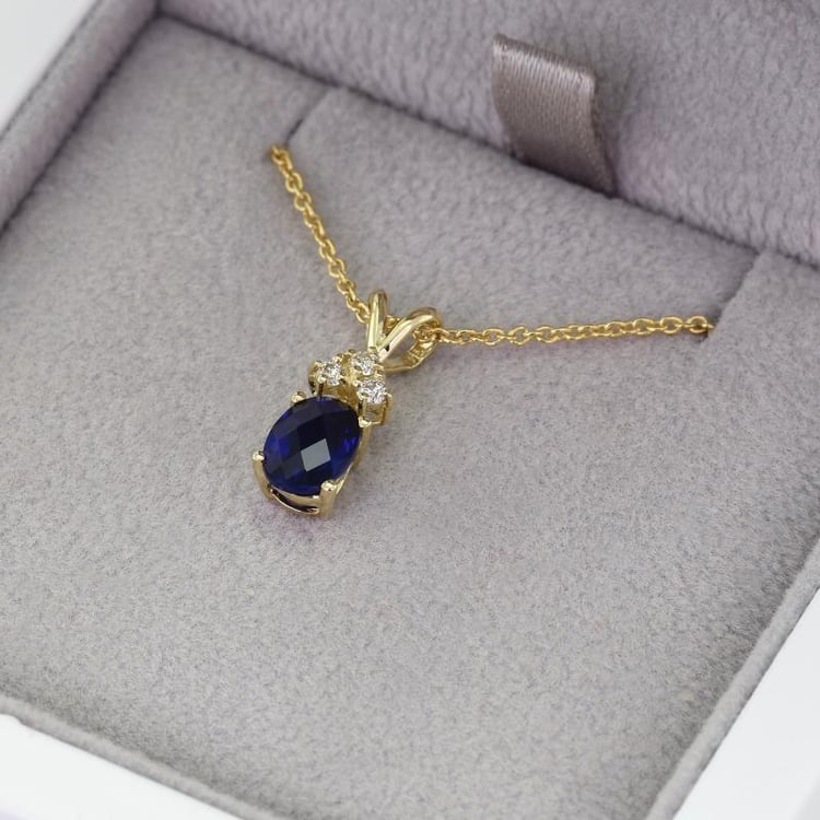 Náhrdelník so zafírom a diamantmi 48582