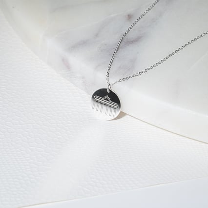 Personalizovaný strieborný prívesok Brandenburská brána