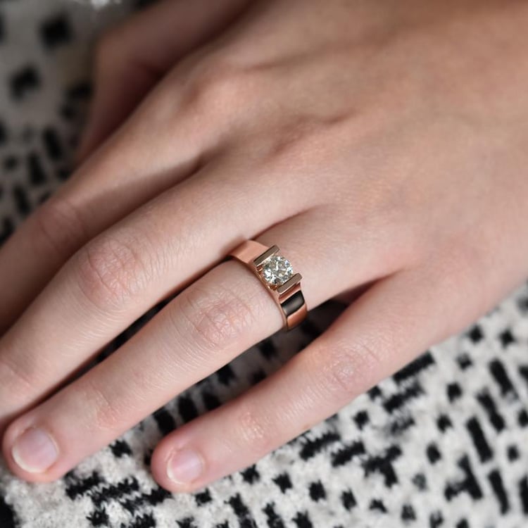 Zlatý elegantný prsteň 22159