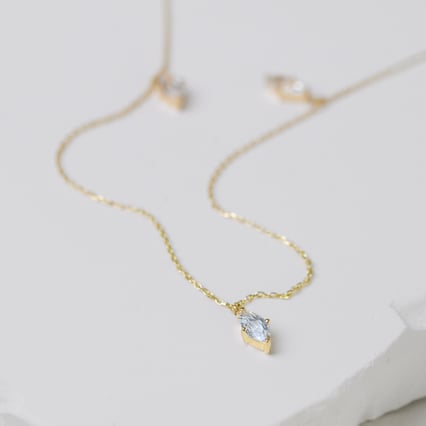 Zlatý náhrdelník s bielym topásom Rosalva