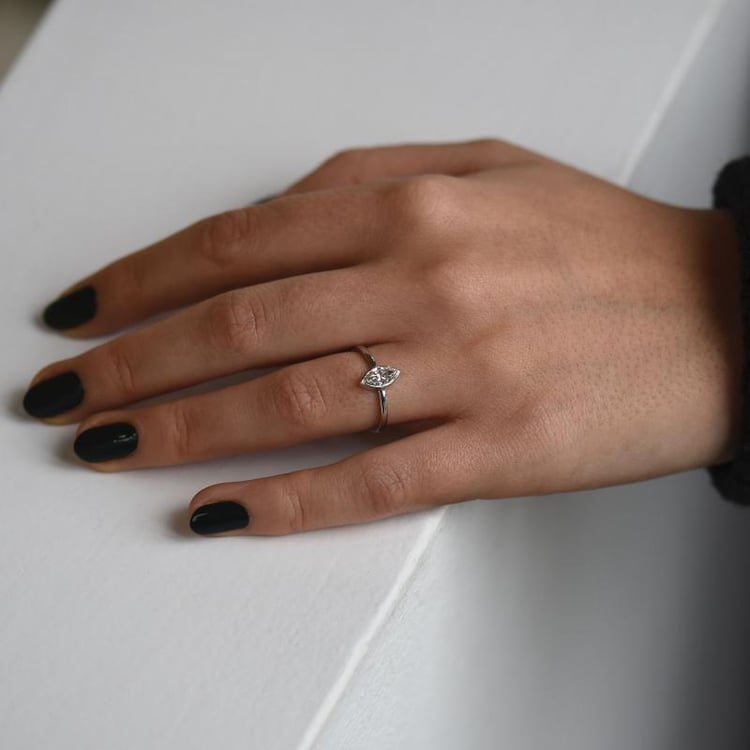 Zlatý diamantový prsteň 49392