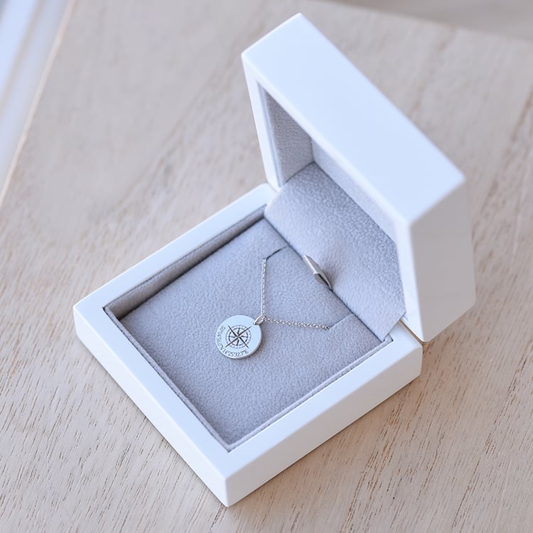 Prívesok s gravírom súradníc 60056