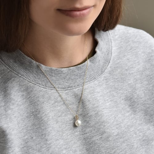 Strieborný perlový prívesok s diamantmi Ariala