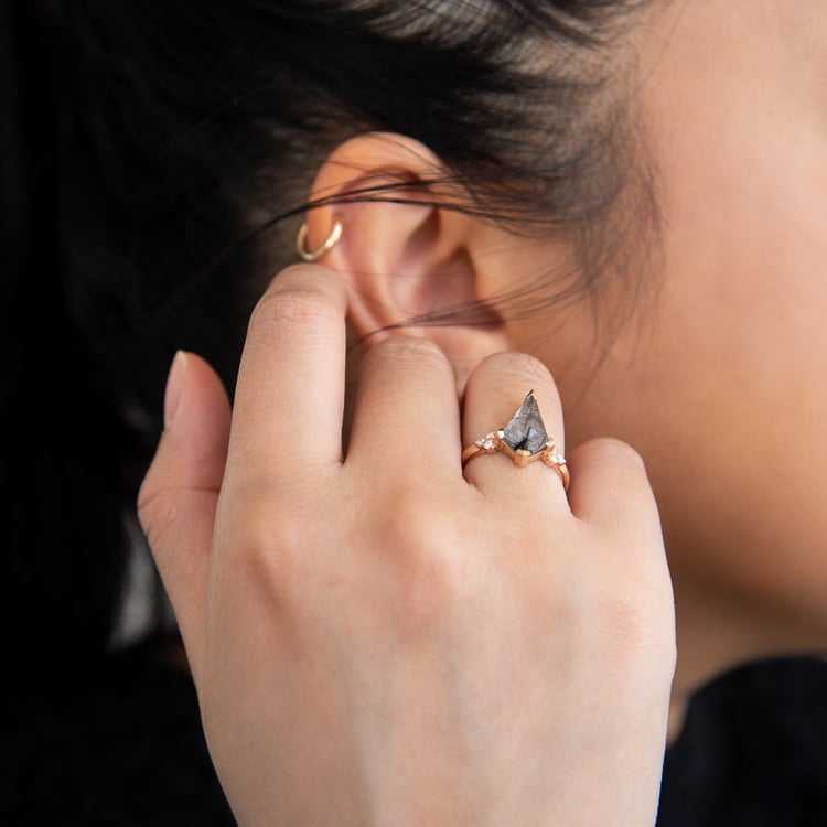 Jedinečný prsteň s rutilovým krištáľom Floki 124575