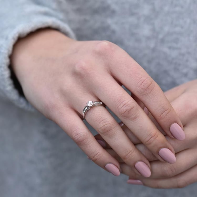 Zásnubný prsteň s diamantmi 43517